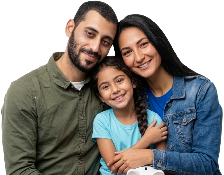 Familia en un abrazo sonriendo juntos