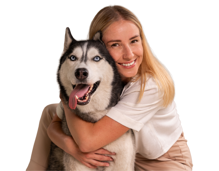 Persona con su mascota posando felices