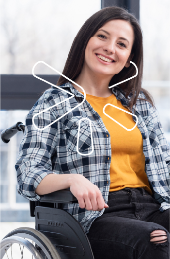 Joven femenina en silla de ruedas sonriendo
