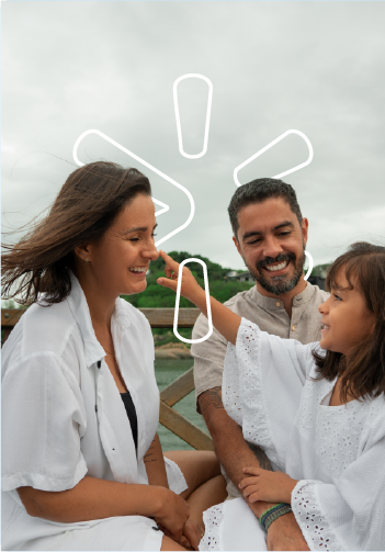 Familia compartiendo momentos de un viaje