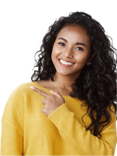 Chica señalando titulo de solicitud